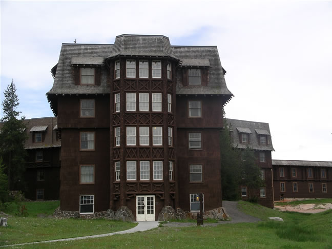 images/P-Old Faithful Inn..jpg